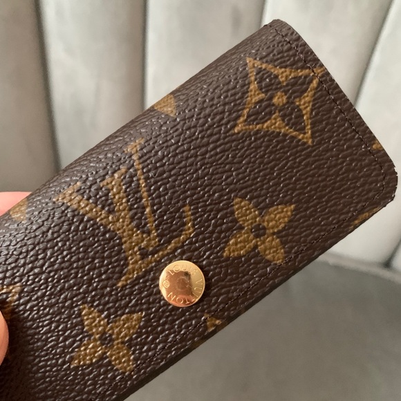 BNIB Authentic Louis Vuitton 4 key holder - Picture 2 of 10